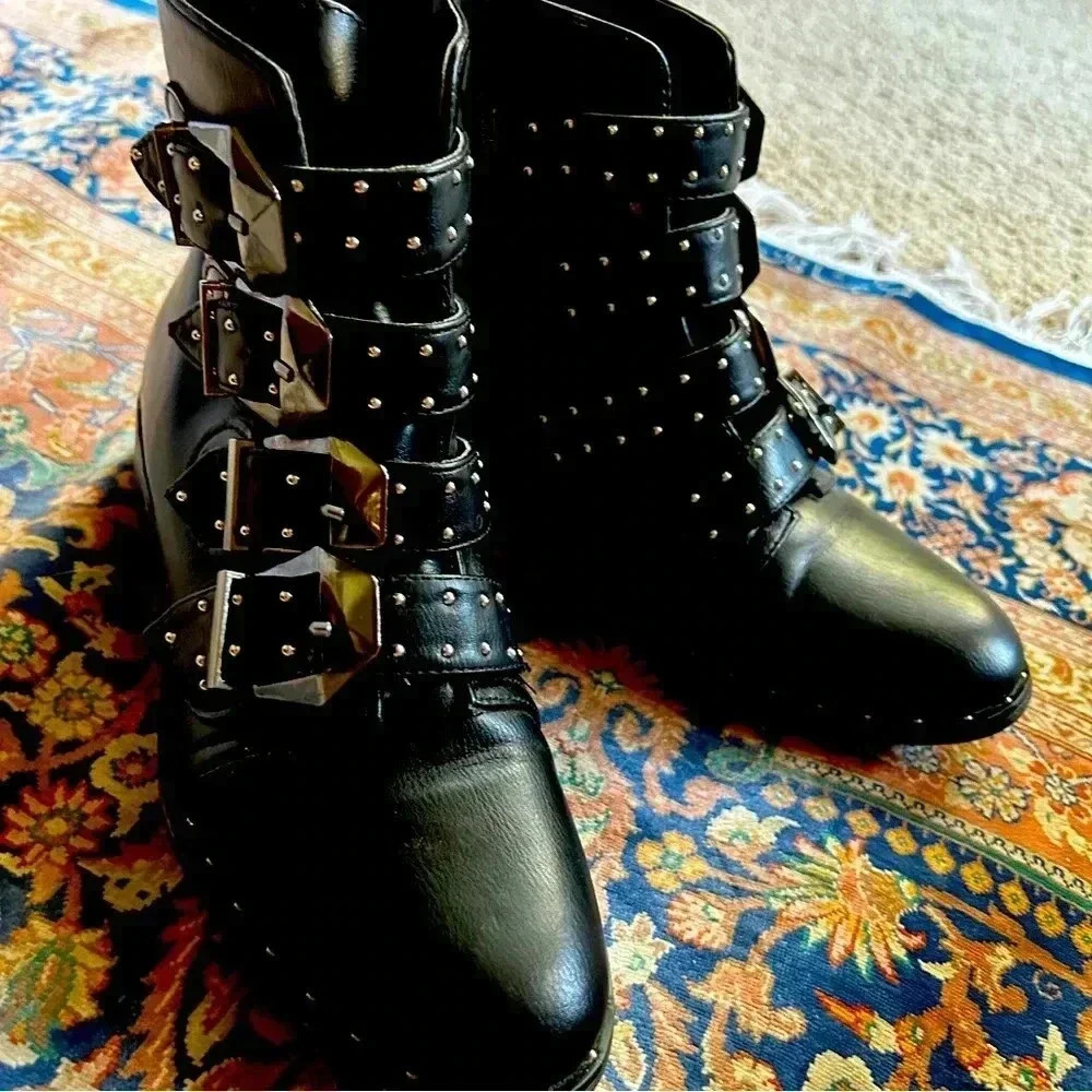 GUC Bamboo brand size 5.5 black biker boots. Faux leather. 3 buckles. Side zip